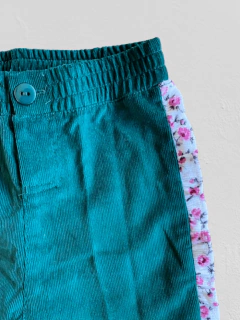 Imagen de Pantalón "Old Bunch" - De corderoy verde con detalles de florcitas