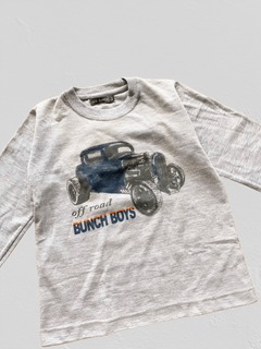 Remera "Old Bunch" - Manga larga, gris con auto grande en internet