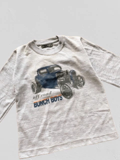 Remera "Old Bunch" - Manga larga, gris con auto grande en internet