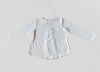 Remera "Old Bunch" - Manga larga, blanca con detalle de encaje en la espalda