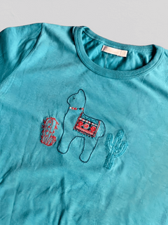 Remera "Old Bunch" - Manga larga, petróleo con detalles bordados - comprar online