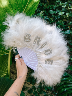 Abanico de Plumas Bride
