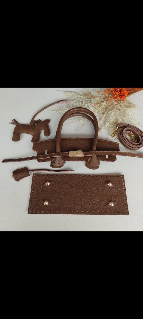Kit em couro com alça de mão e mais acessórios - comprar online