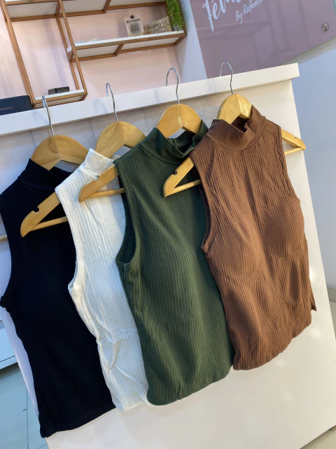 Blusa canelada de golinha