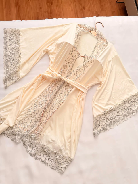 Robe Larissa Marfim com Preto - comprar online