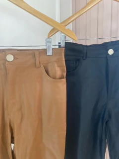 Calça Resinada - comprar online