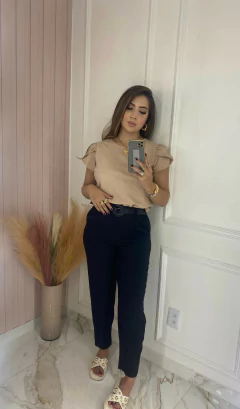 Calça Alfaiataria Cenoura - Zíper na barra - comprar online