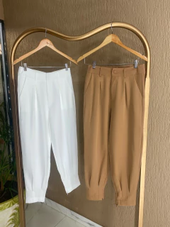 Calça Alfaiataria Cenoura - Barra Zíper