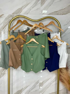 Conjunto Short e Colete Marrant - Botões Dourados