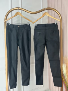 Calça Resinada na internet