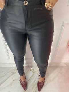 Calça Resinada na internet