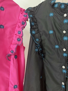 Blusa Florzinha Bordada - Tricoline - comprar online
