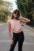 Remera con volados y accesorios de cadenita - tienda online