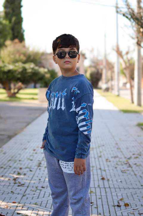 Remera manga larga pre lavada de varon LETRAS GOTICAS