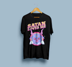 CAMISETA SATAN LOVES ME
