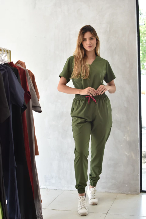 Scrub Basic Jogger - Verde Musgo - comprar online