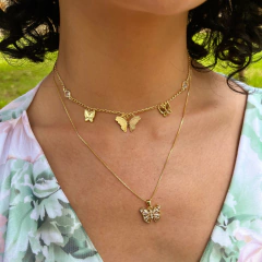 Colar com cristais laterais e borboletas diversas folheado em ouro 18k - comprar online