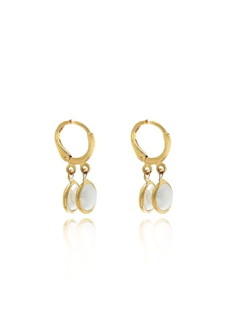 Brinco de argolinha com pérola dupla folheado em ouro 18k