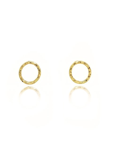 Brinco em formato de círculo vazado folheado em ouro 18k