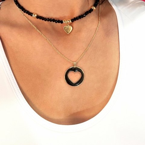 Colar com pingente grande de coração preto folheado em ouro 18k