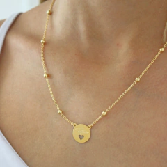 Colar com pingente medalha de signo peixes folheado em ouro 18k - comprar online