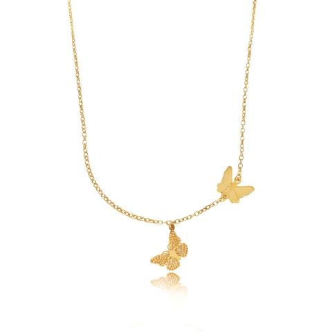 Colar com pingente de borboleta na lateral e no meio folheado em ouro 18k