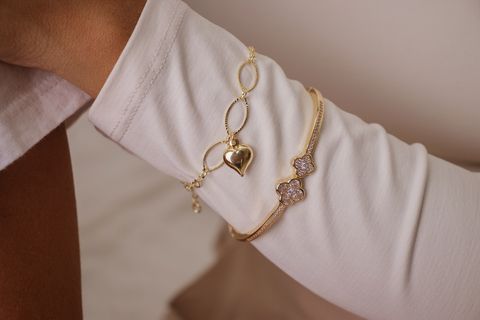 Bracelete elegante com trevos e zircônia folheado em ouro 18k - comprar online