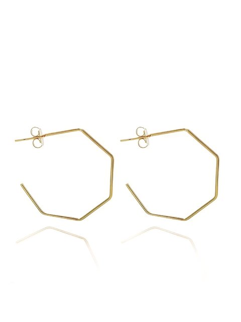 Brinco em formato de hexágono liso folheado em ouro 18k