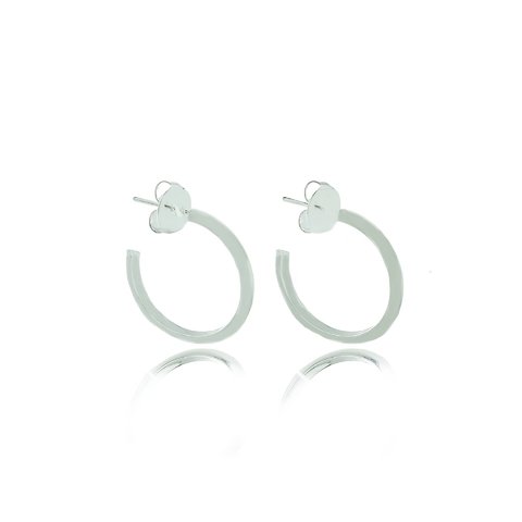 Brinco de argola pequena grossa design liso folheado em prata