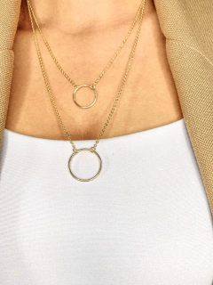 Colar duplo com pingente de círculo vazado folheado em ouro 18k - comprar online