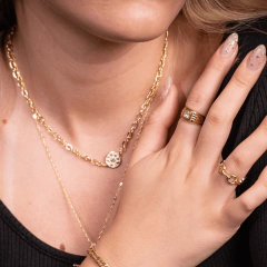 Colar com pingente de medalha "fases da lua" folheado em ouro 18k - comprar online