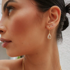 Brinco argola com gota cristal pendurada folheado em ouro 18k na internet