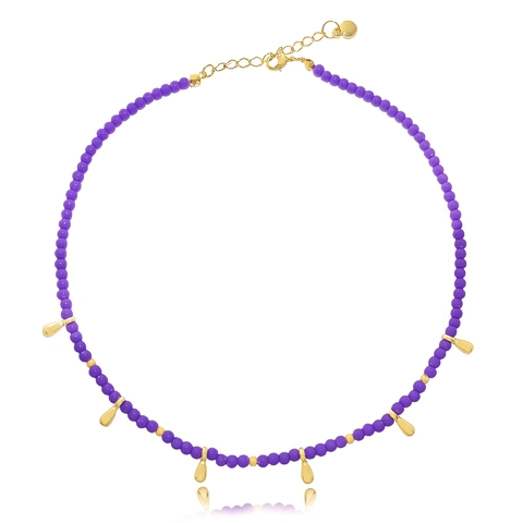 Colar com bolinha roxa e detalhes de gota folheado em ouro 18k