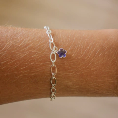Pulseira com pingente flor azul marinho folheado em prata - comprar online