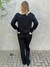 conjunto calça + blusa manga longa decote V com detalhe de listra na calça e na blusa, cor preto