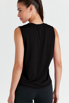 MUSCULOSA MEDEA BLACK en internet