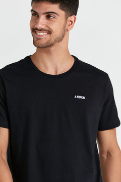 REMERA HOMBRE BASIC BLACK CON LOGO - comprar online