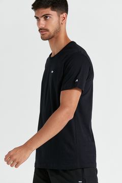 REMERA HOMBRE BASIC BLACK CON LOGO - A NATION