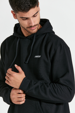 BUZO HOMBRE BASIC HOODIE BLACK en internet