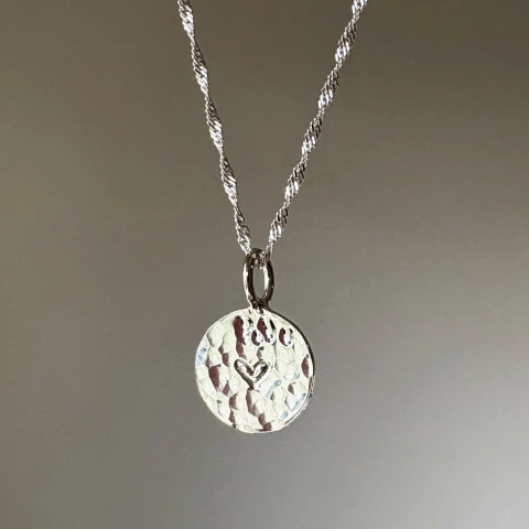 Medallita martelé y cadenita - Plata 925