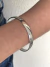 Bracelete tubo regulável banhado a prata