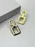 Brinco quadrados riscado banhado a ouro 18k