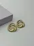 Brinco torcido circulo banhado a ouro 18k
