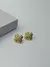 Brinco trevo trabalhado banhado a ouro 18k