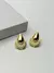 Brinco gota com detalhes organico banhado a ouro 18k