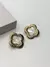 Brinco trevo desing madreperola banhado a ouro 18k