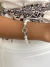 Pulseira pérolas e trevo cravejado banhado a prata