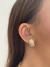 Brinco meia concha trabalhada banhado a ouro18k