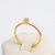 Anel dourado solitário liso com zircônia central banhado a ouro 18k antialérgico