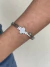 Bracelete trevo branco com dois cristais aço inox